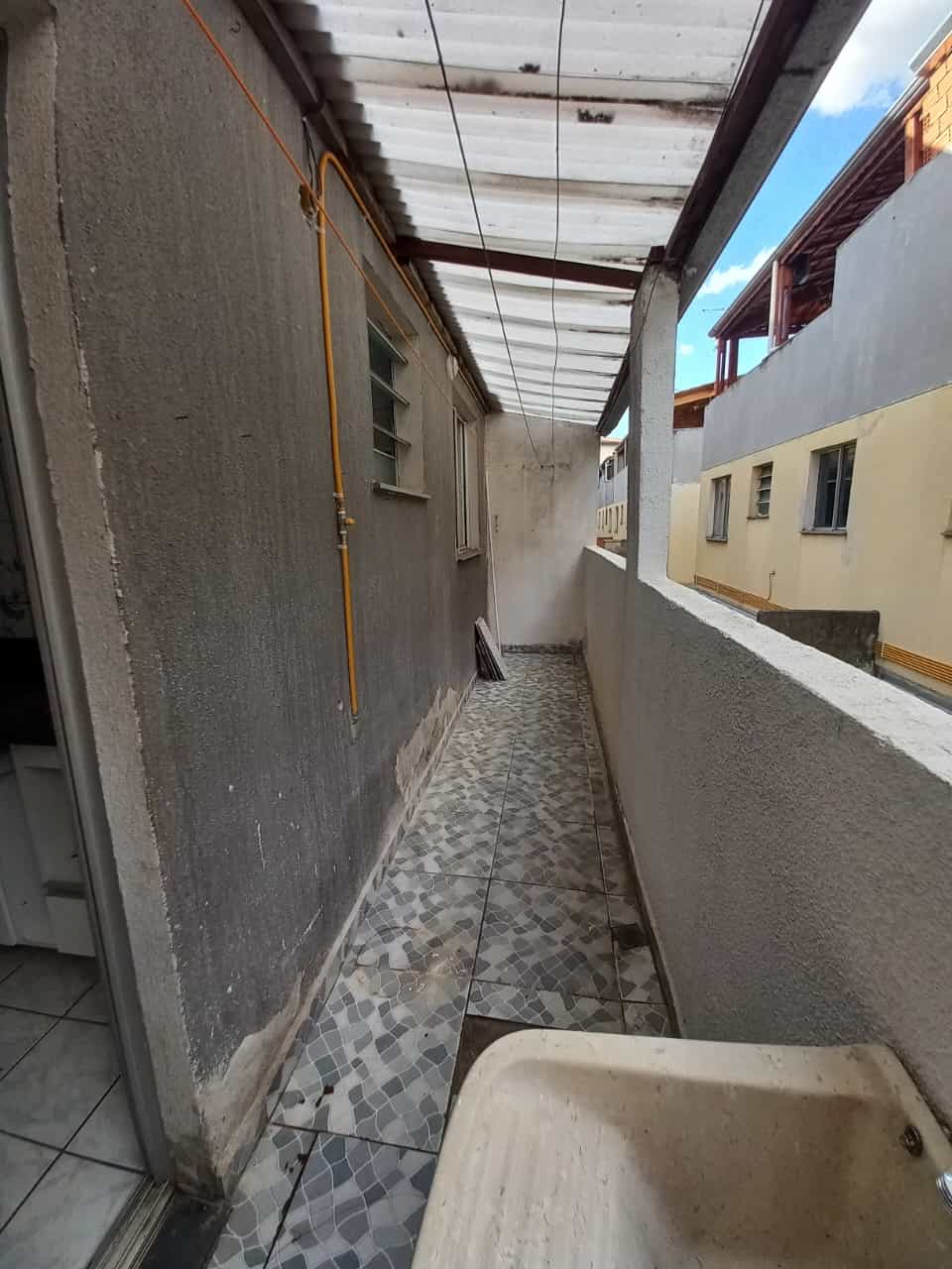 Lavanderia, área e tanque.