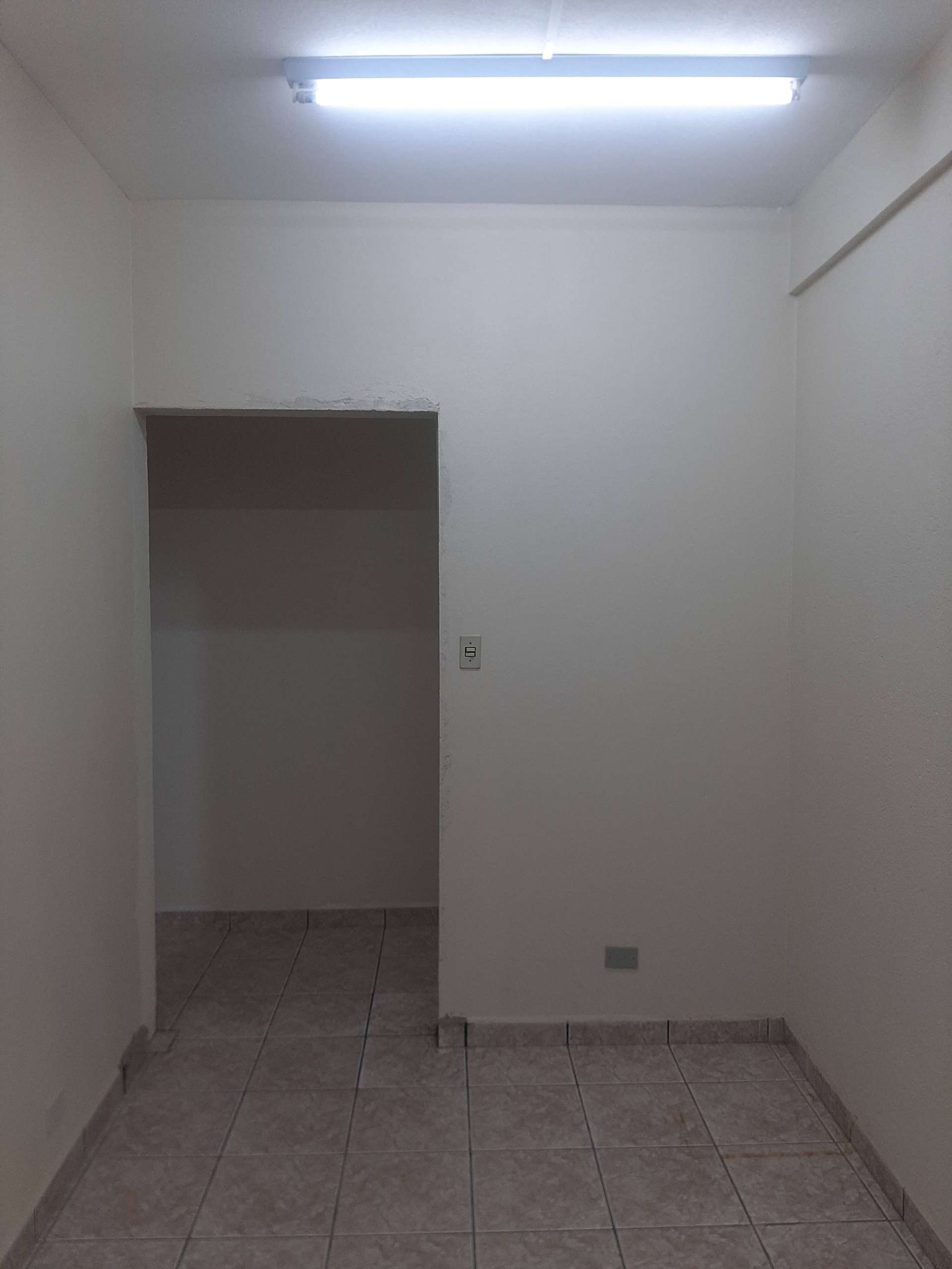 2° andar, 1° sala a direita_001