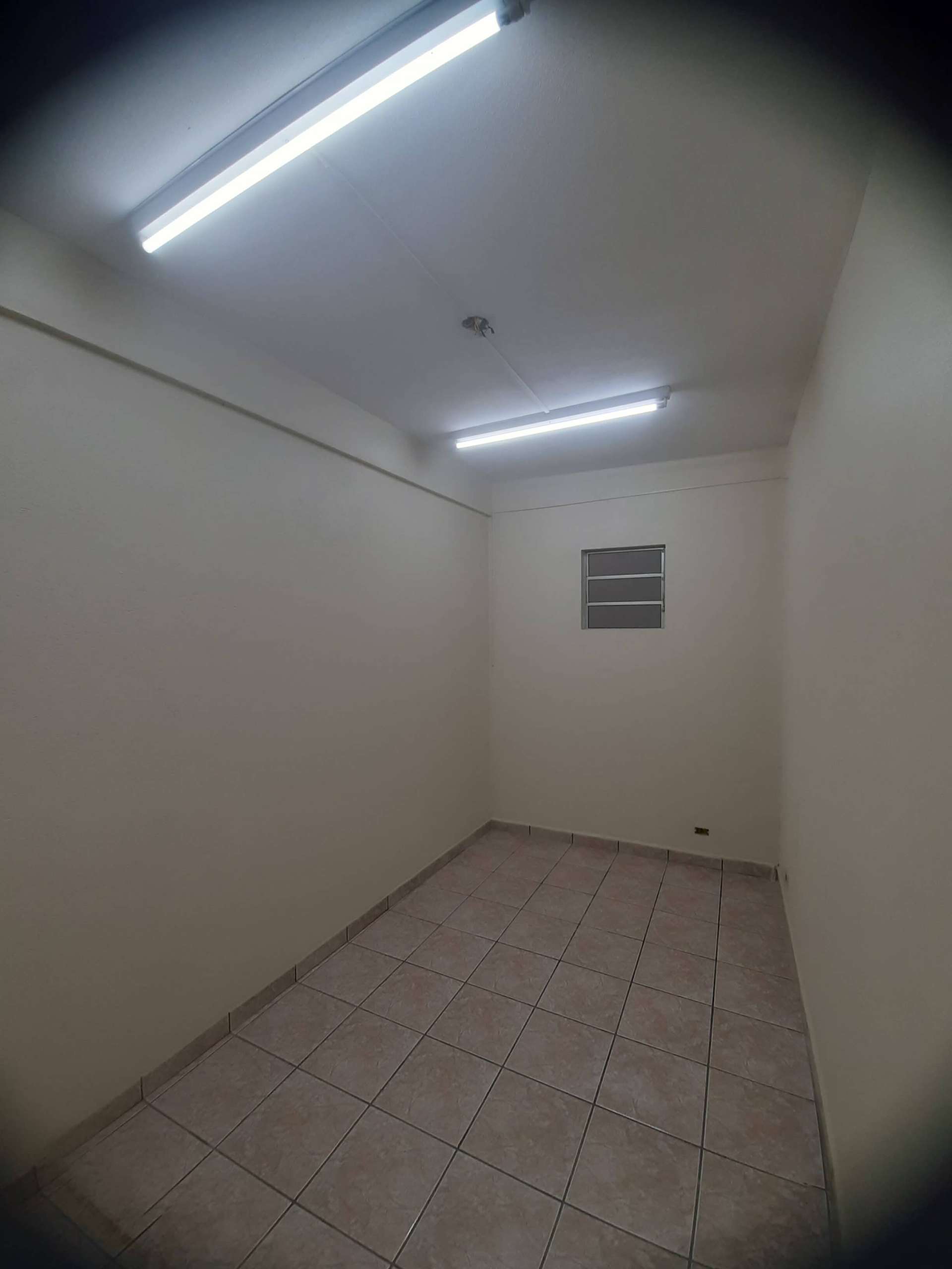 2° andar, 1° sala a direita_003