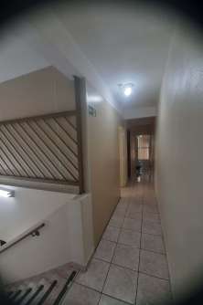 2° andar, corredor, esquerda.