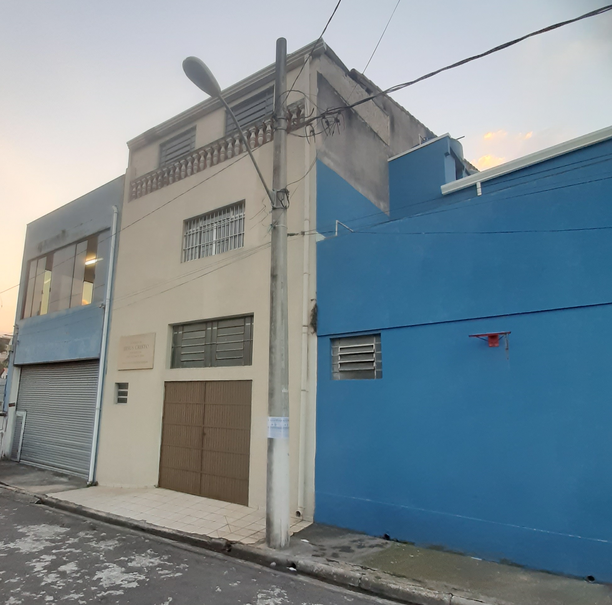 Frente do Prédio (rua sem saída)
