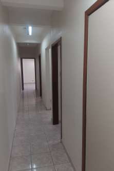 2° andar, corredor, direita.