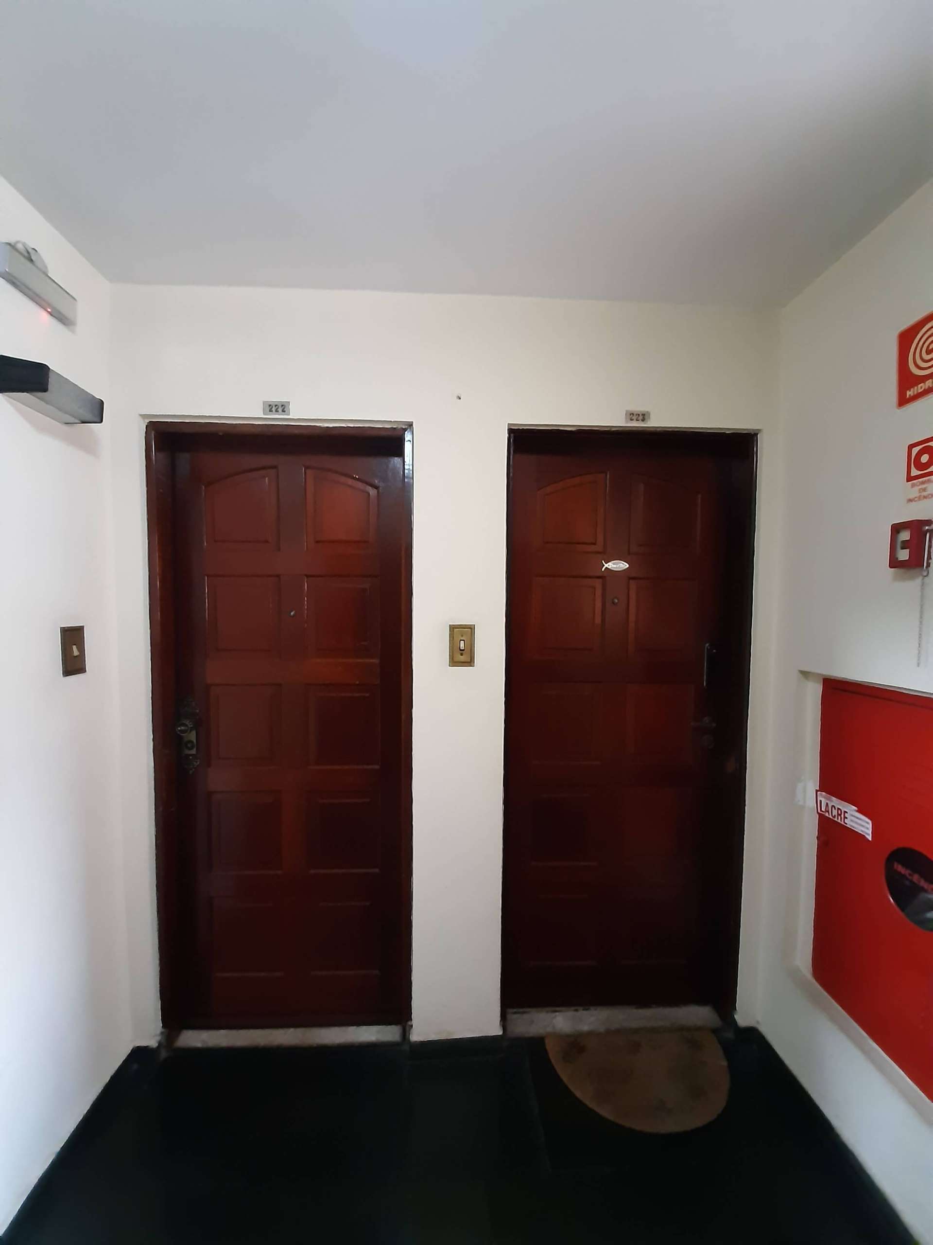 Porta do apartamento_001