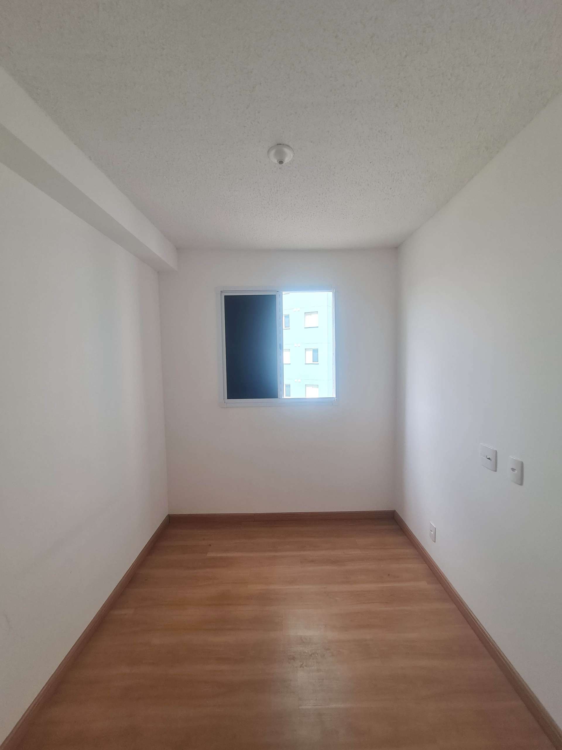 Quarto (esquerda)_002