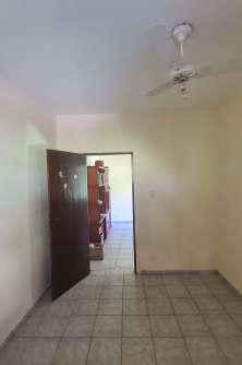 Quarto da frente (casa principal)_002