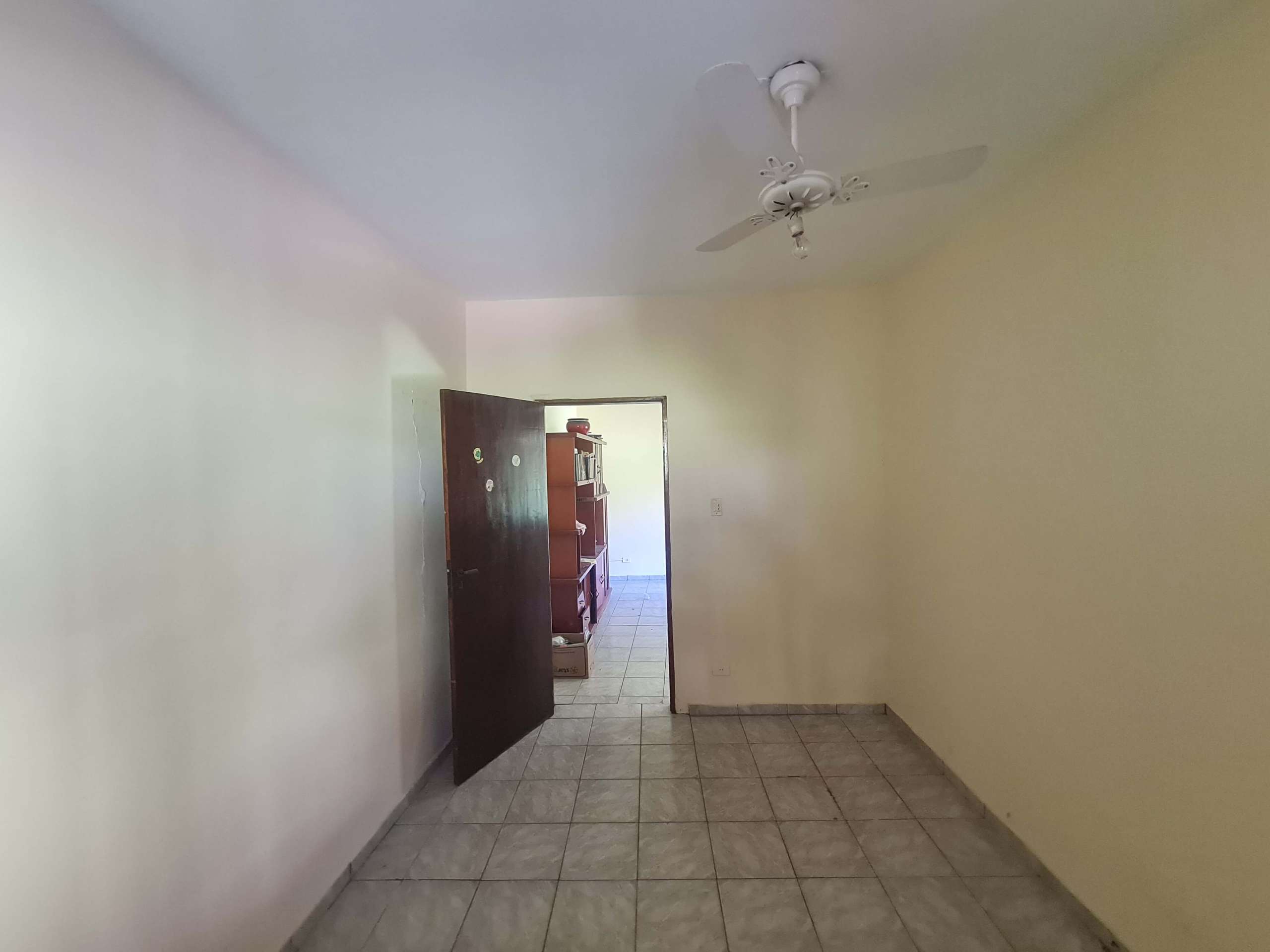 Quarto da frente (casa principal)_002
