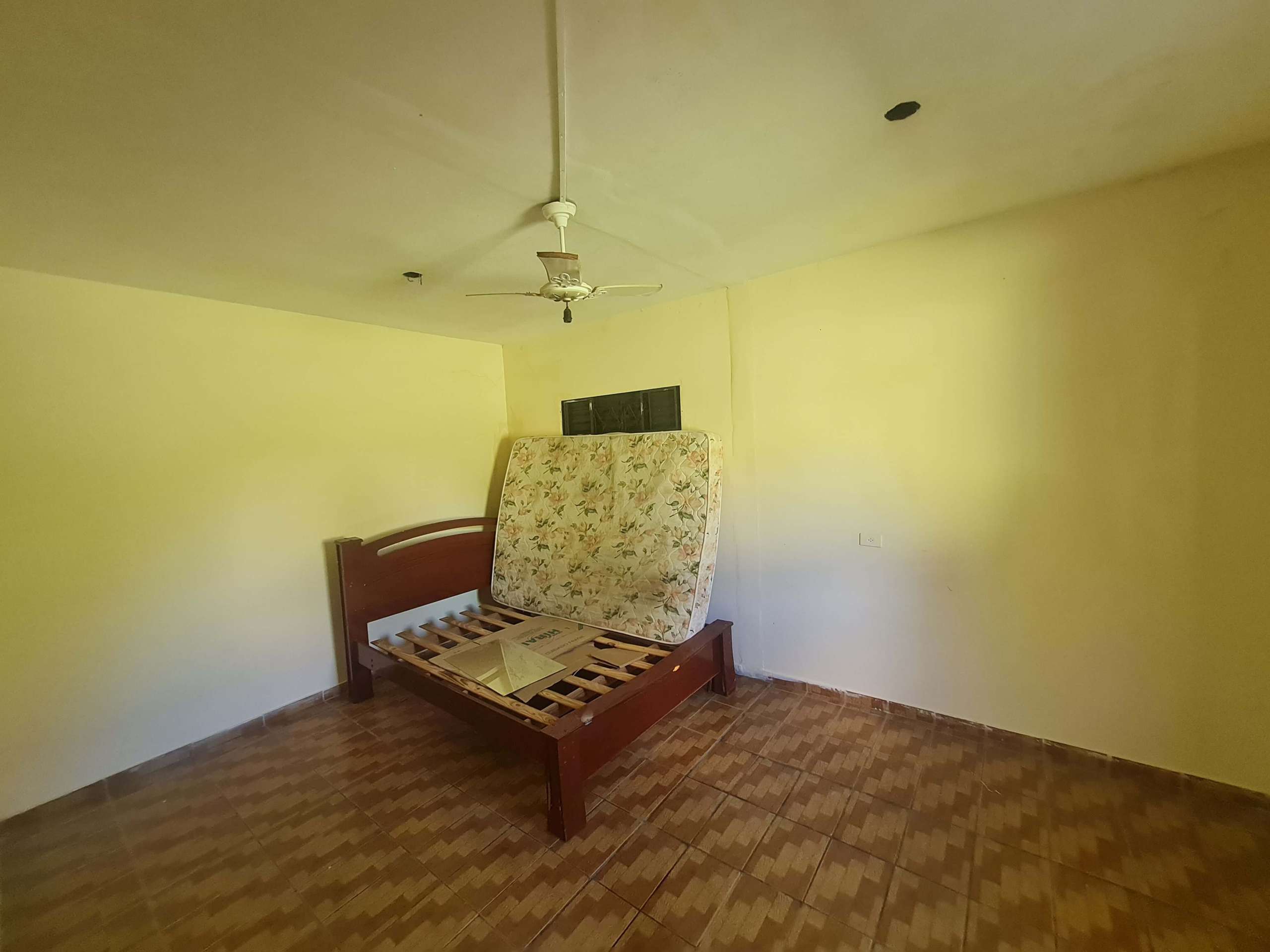 Quarto dos fundos (casa principal)_003