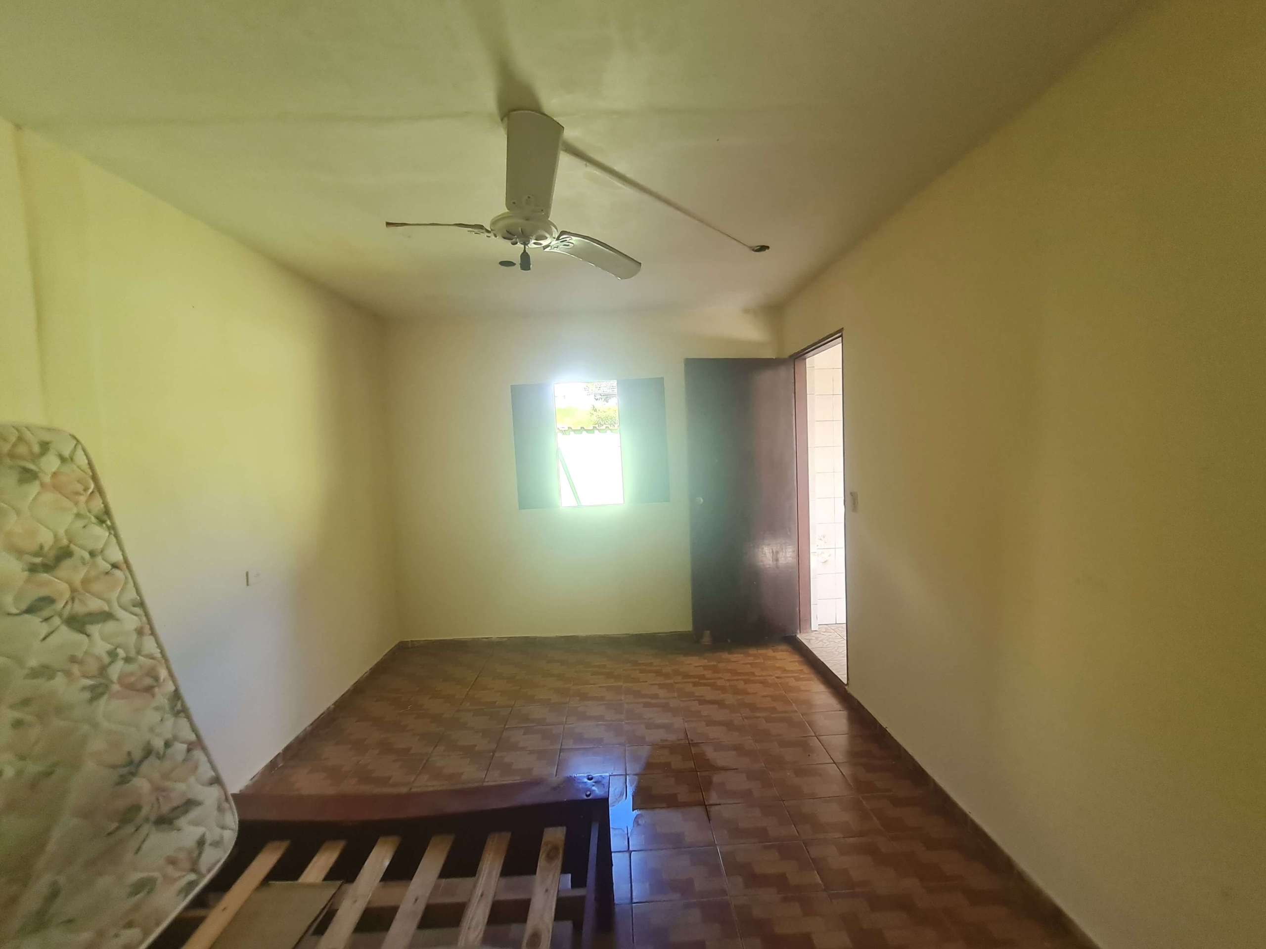 Quarto dos fundos (casa principal)_002