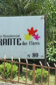 Placa do condomínio.