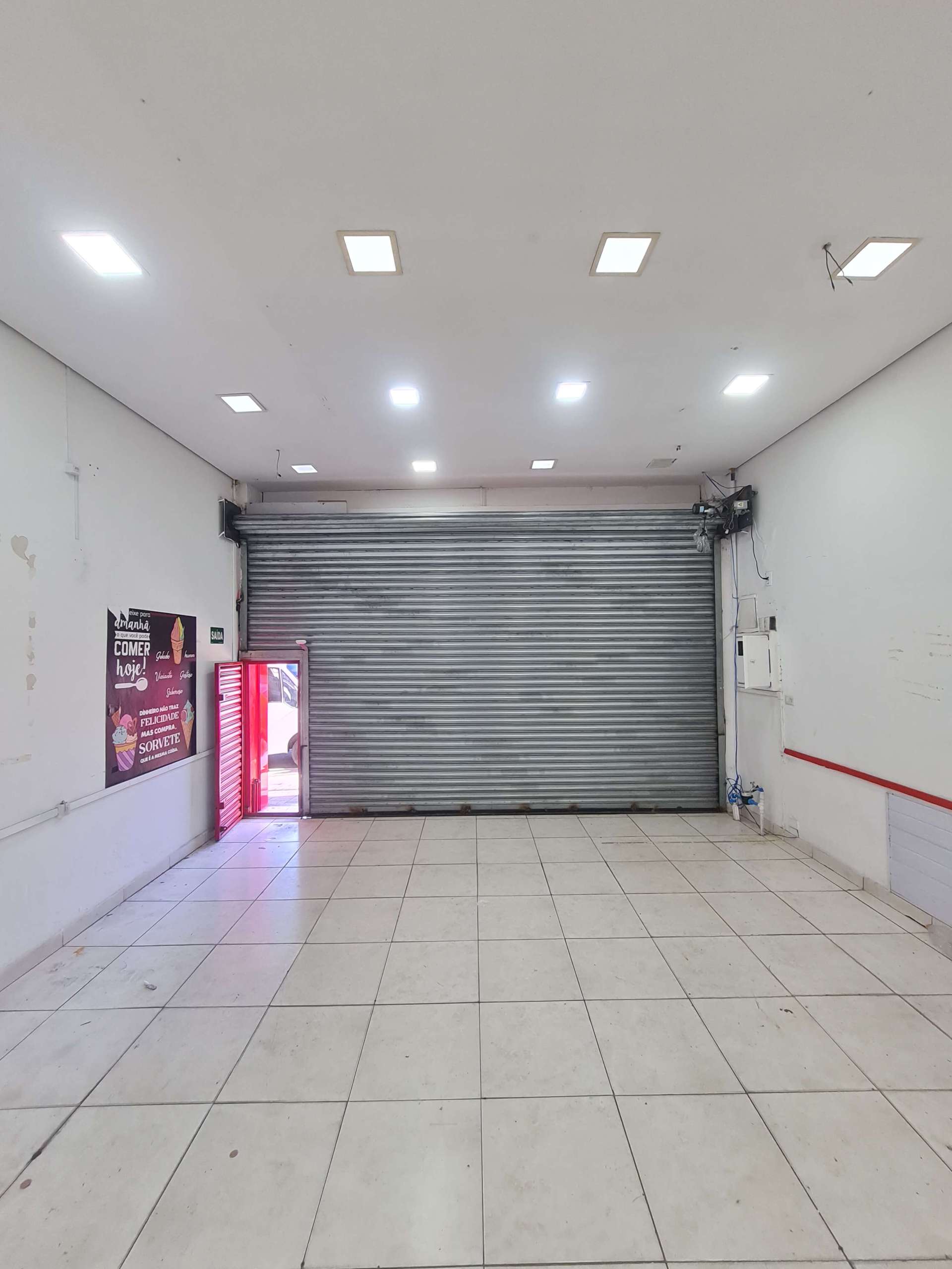 Salão, área interna, frente_001