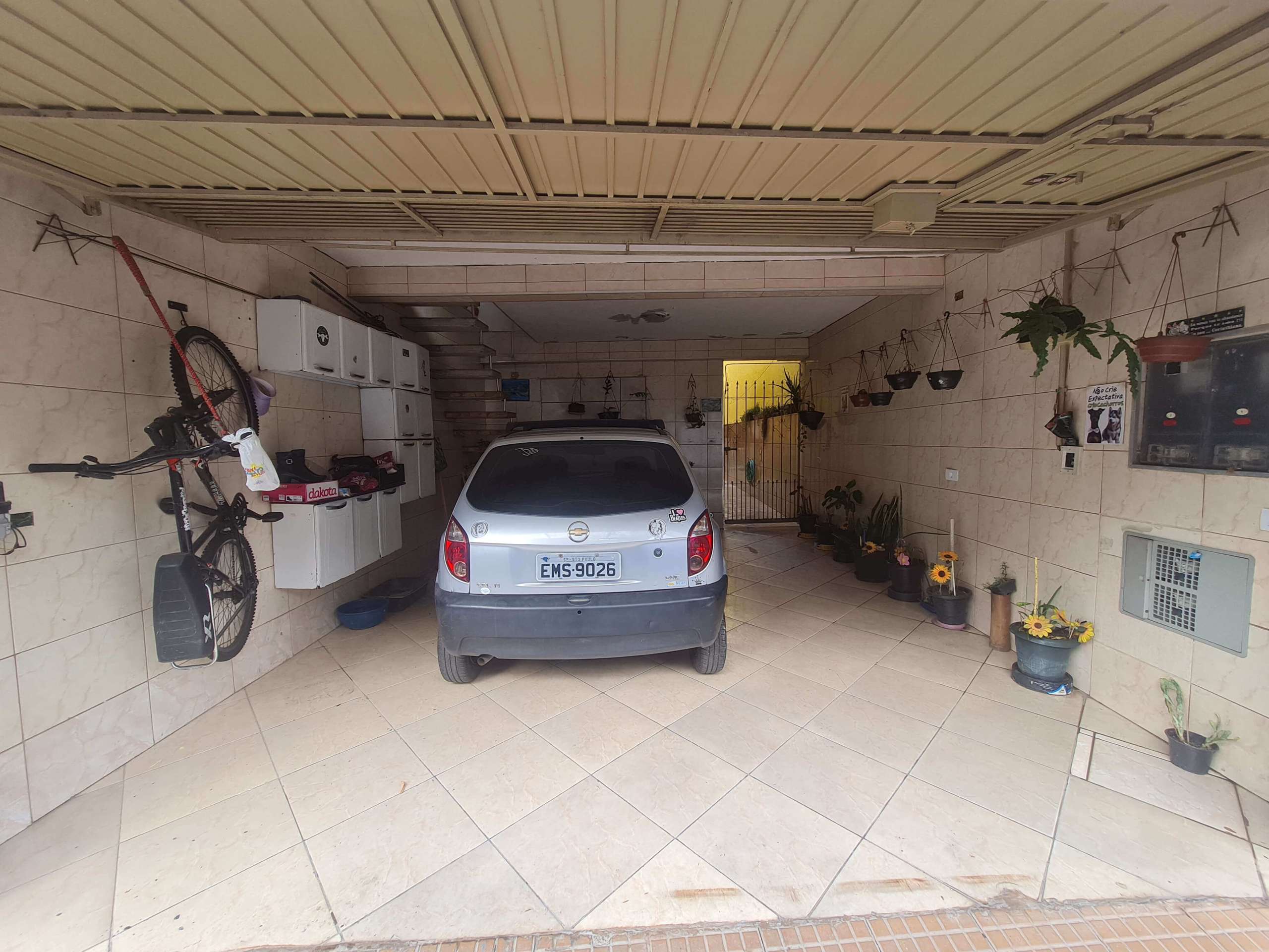 Garagem.