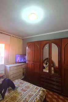 Casa da frente, quarto da frente.