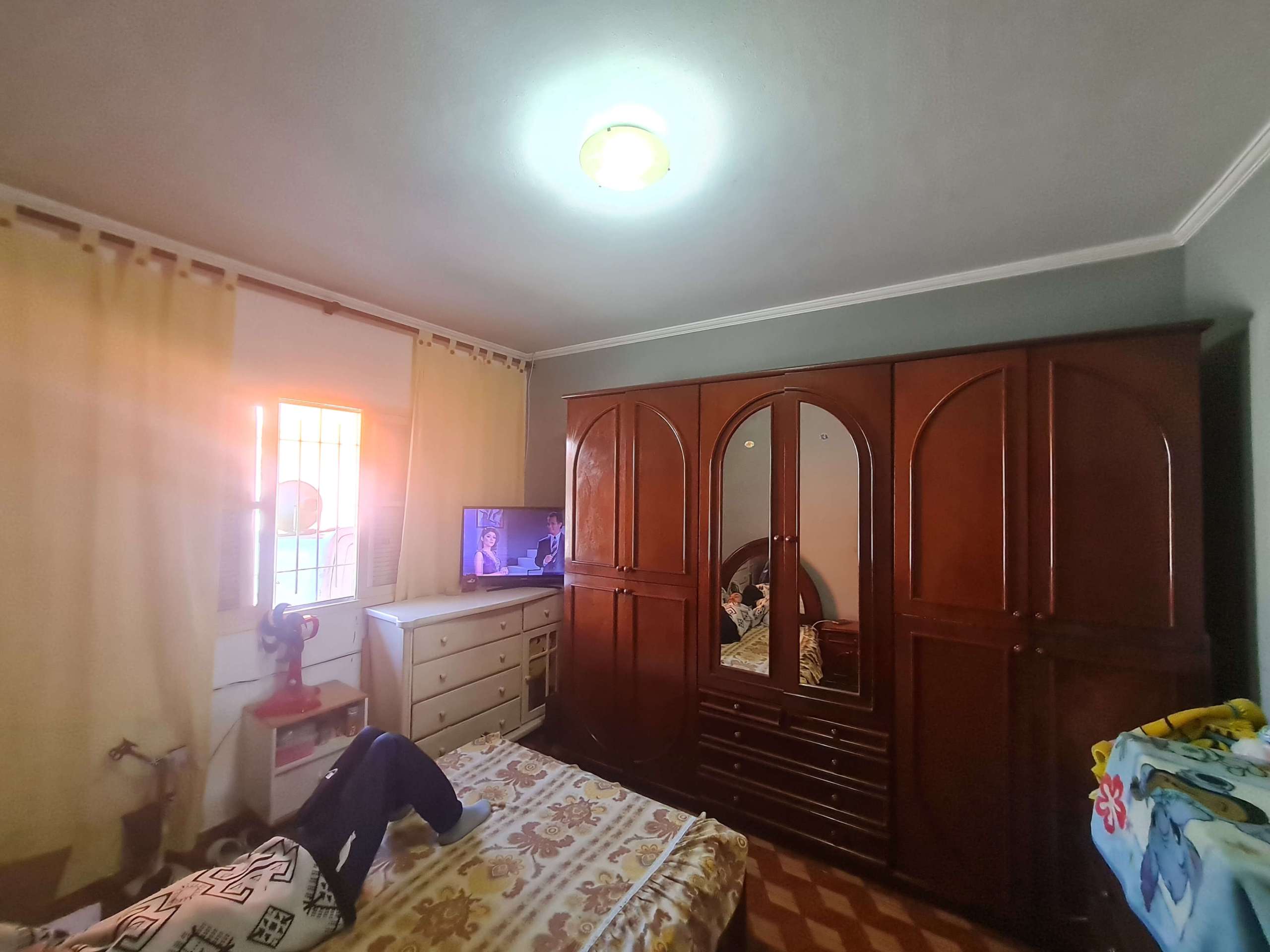 Casa da frente, quarto da frente.