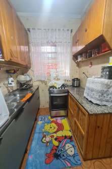 Casa da frente, cozinha.