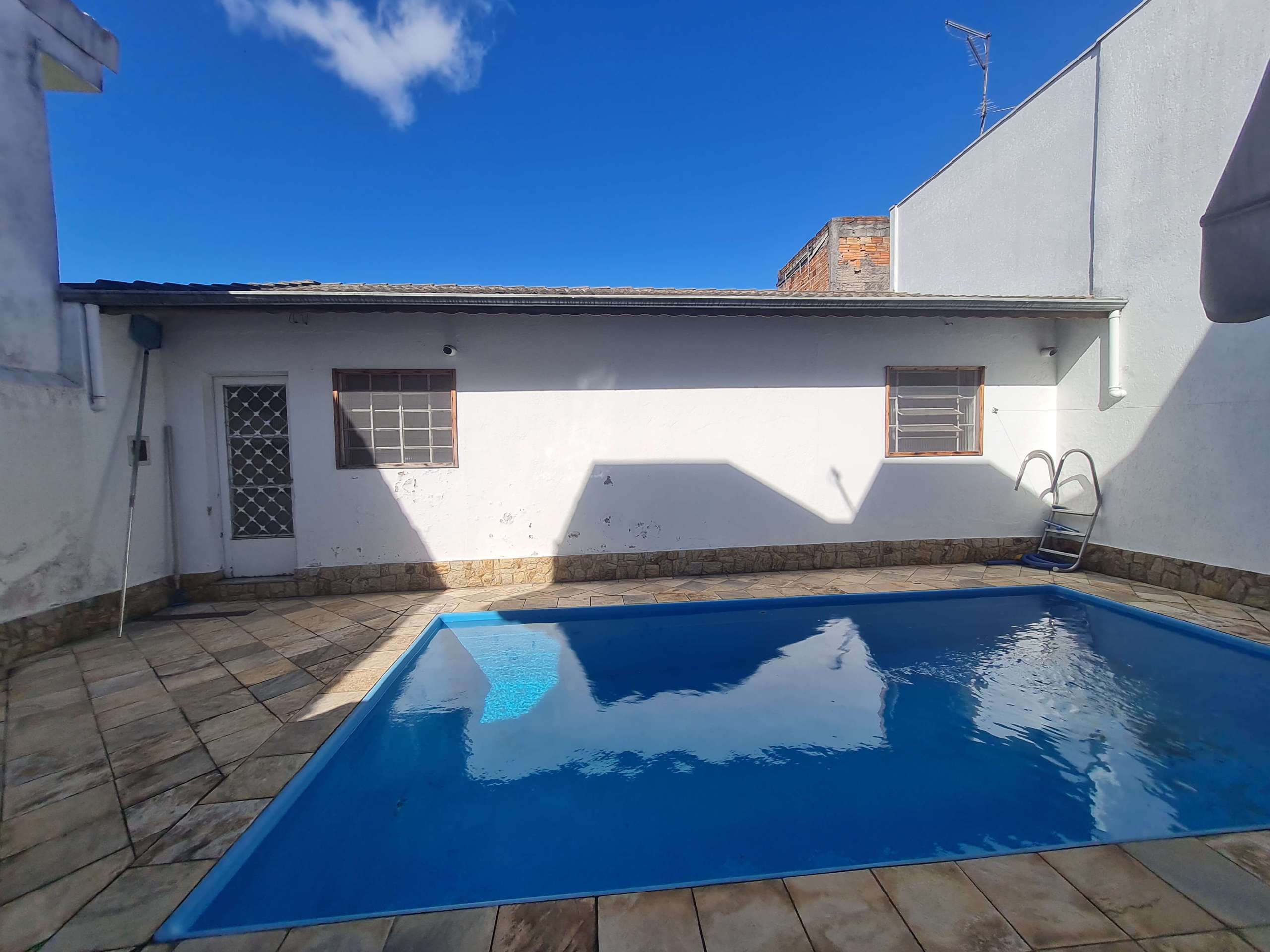 Edícula e piscina_001