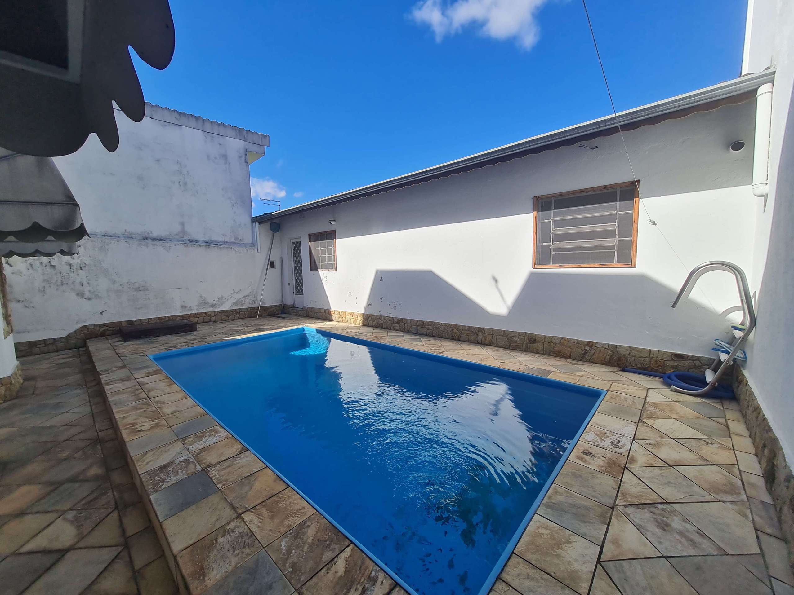 Edícula e piscina_002