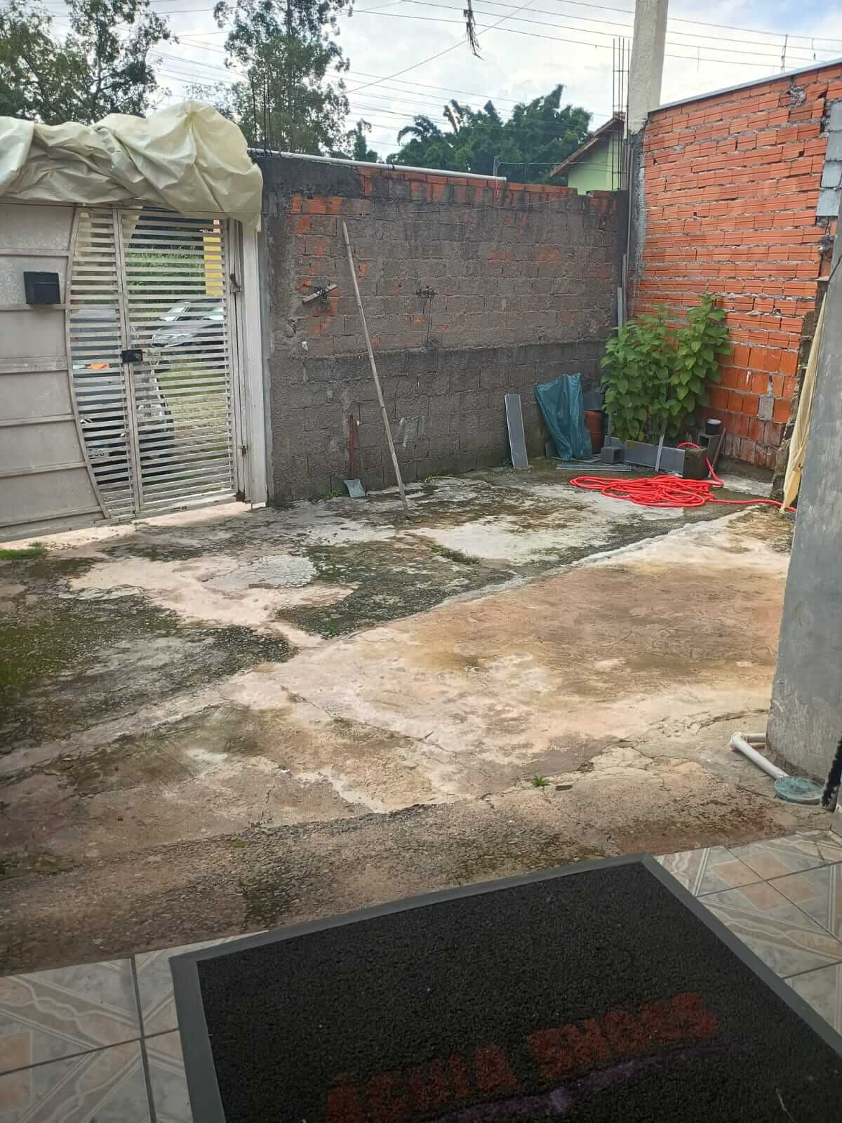 Quintal (casa principal).