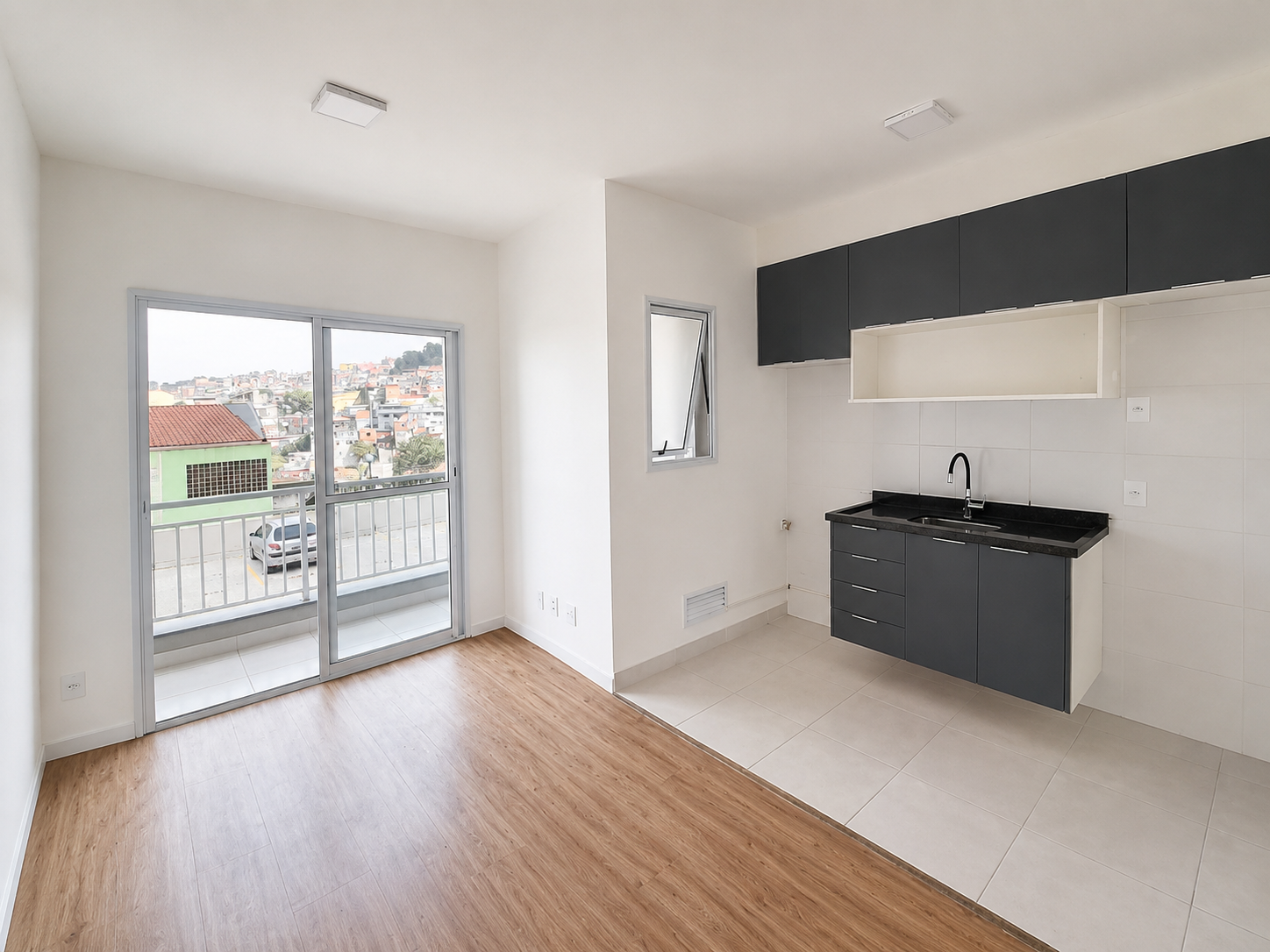 Sala e cozinha.