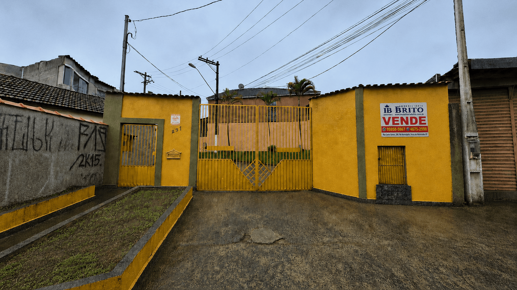 Frente do condomínio.