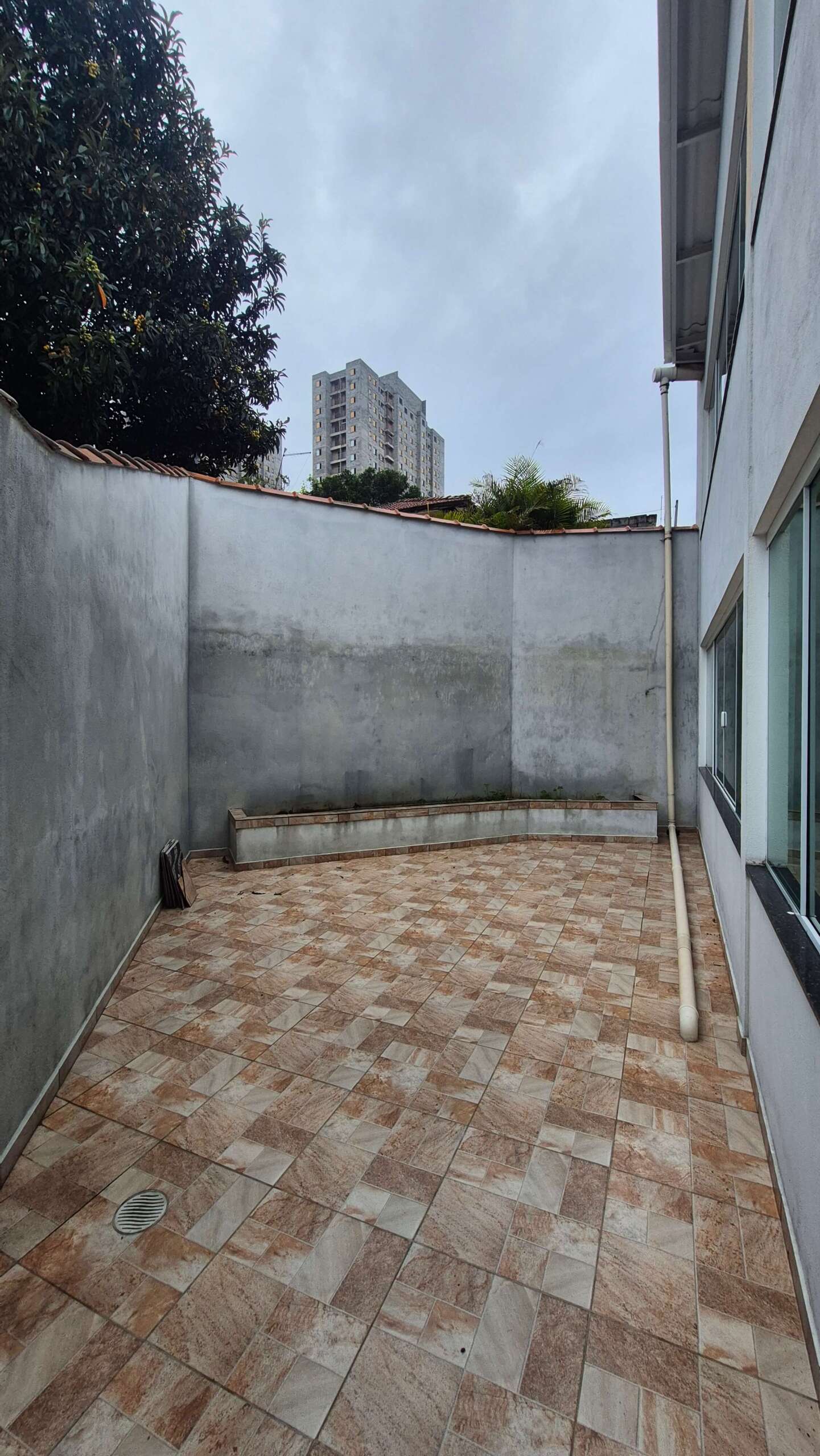 Quintal (fundos).